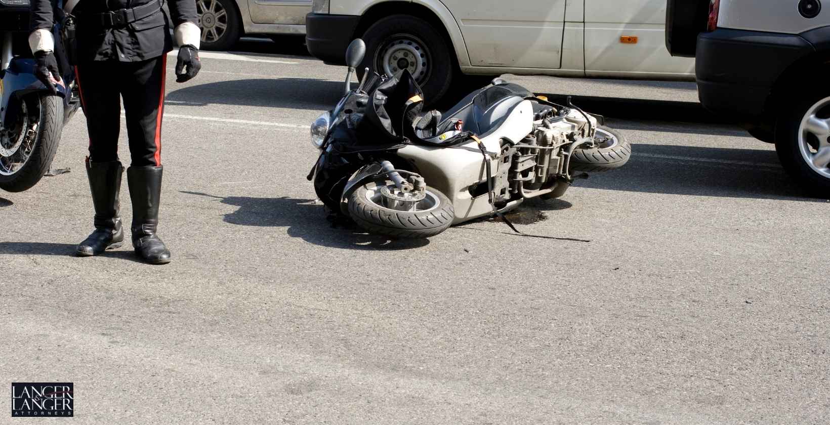 Indianapolis, IN - Motorcyclist Dies After Crash on College Avenue